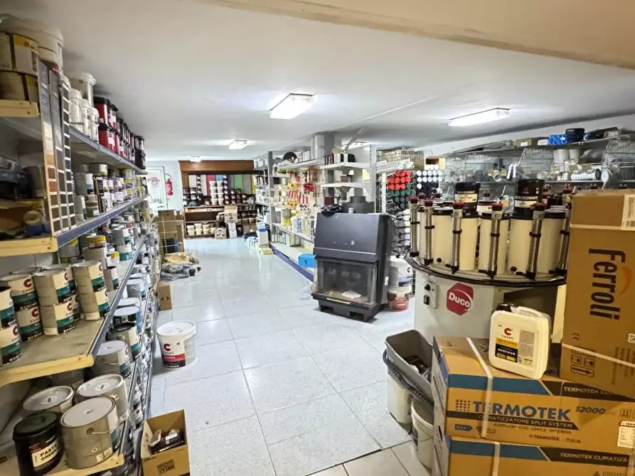 Immagine 9 di Locale commerciale in affitto  in VIA del progresso a Lamezia Terme
