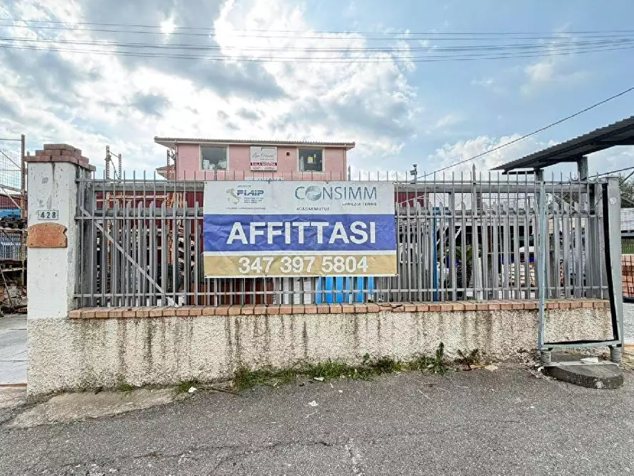 Immagine 10 di Locale commerciale in affitto  in VIA del progresso a Lamezia Terme