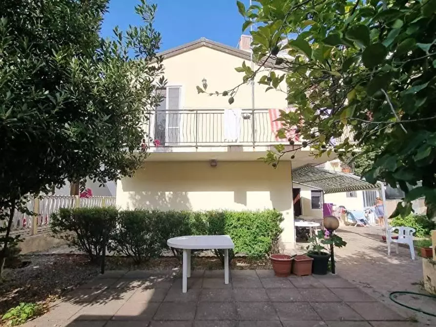 Immagine 1 di Villa in vendita  in VIA aldo moro a Falerna