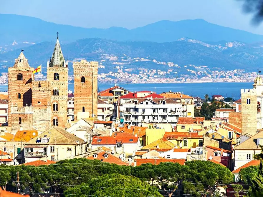 Immagine 1 di Appartamento in vendita  in VIA carducci a Albenga
