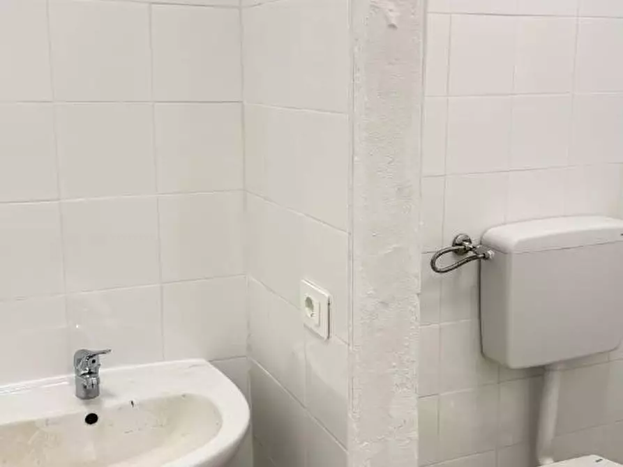 Immagine 3 di Magazzino in affitto  in VIA diaz a Lamezia Terme