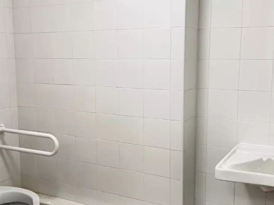 Immagine 4 di Magazzino in affitto  in VIA diaz a Lamezia Terme