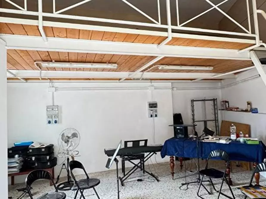 Immagine 4 di Magazzino in affitto  in VIA sele a Lamezia Terme