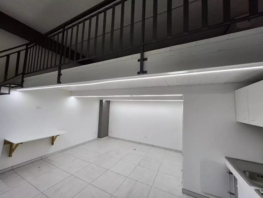 Immagine 3 di Magazzino in affitto  in VIA aristotile a Lamezia Terme