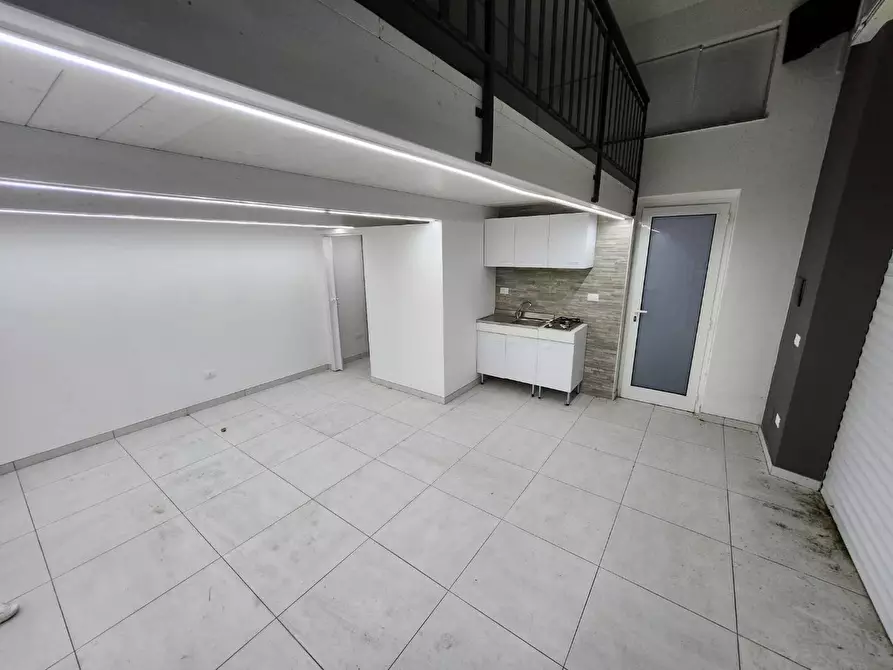 Immagine 4 di Magazzino in affitto  in VIA aristotile a Lamezia Terme