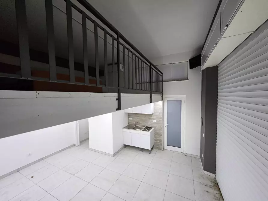 Immagine 5 di Magazzino in affitto  in VIA aristotile a Lamezia Terme