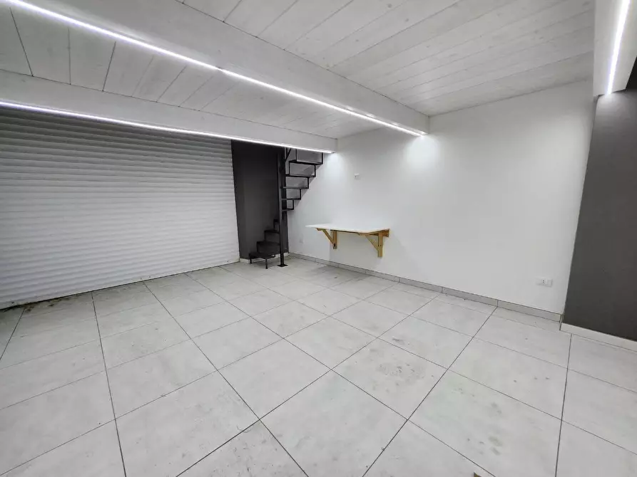 Immagine 1 di Magazzino in affitto  in VIA aristotile a Lamezia Terme