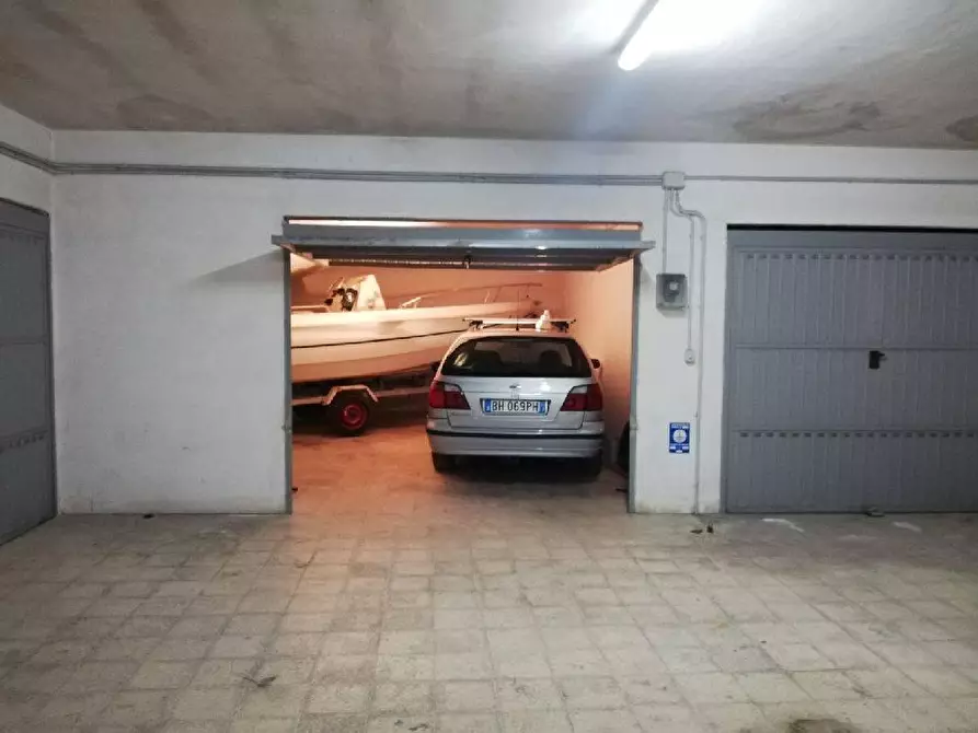 Immagine 1 di Box auto in vendita  in VIA mare 2 a Taranto