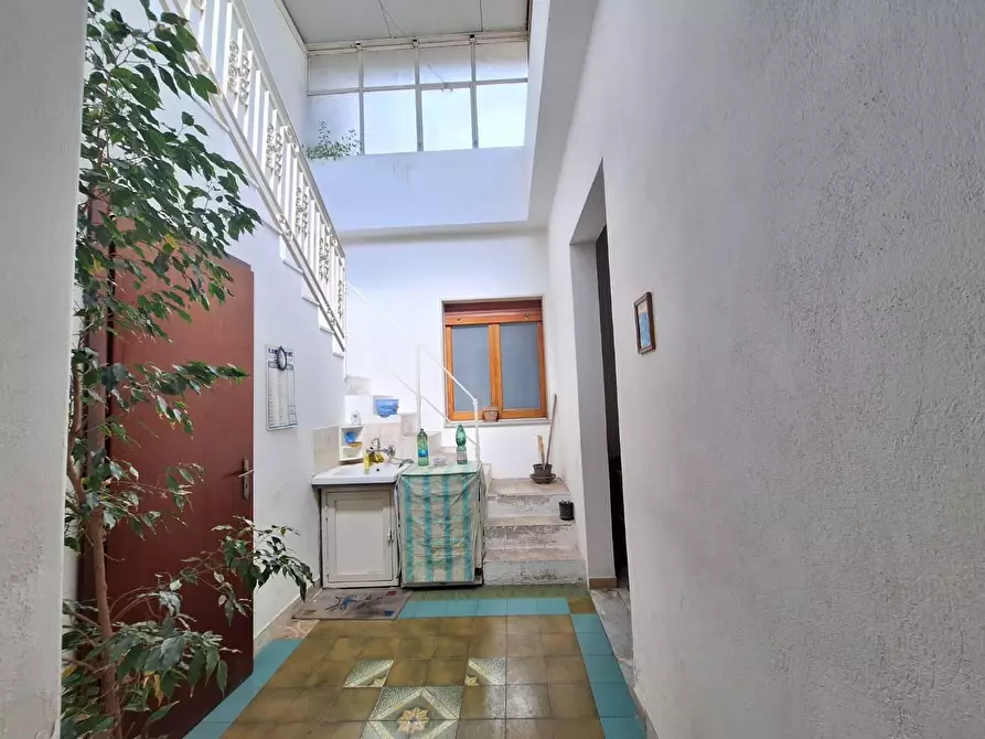 Immagine 14 di Casa indipendente in vendita  in PIAZZA san leopoldo a Aci Catena
