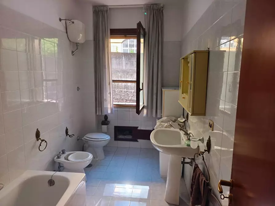 Immagine 17 di Appartamento in vendita  in CORSO umberto I a Avellino