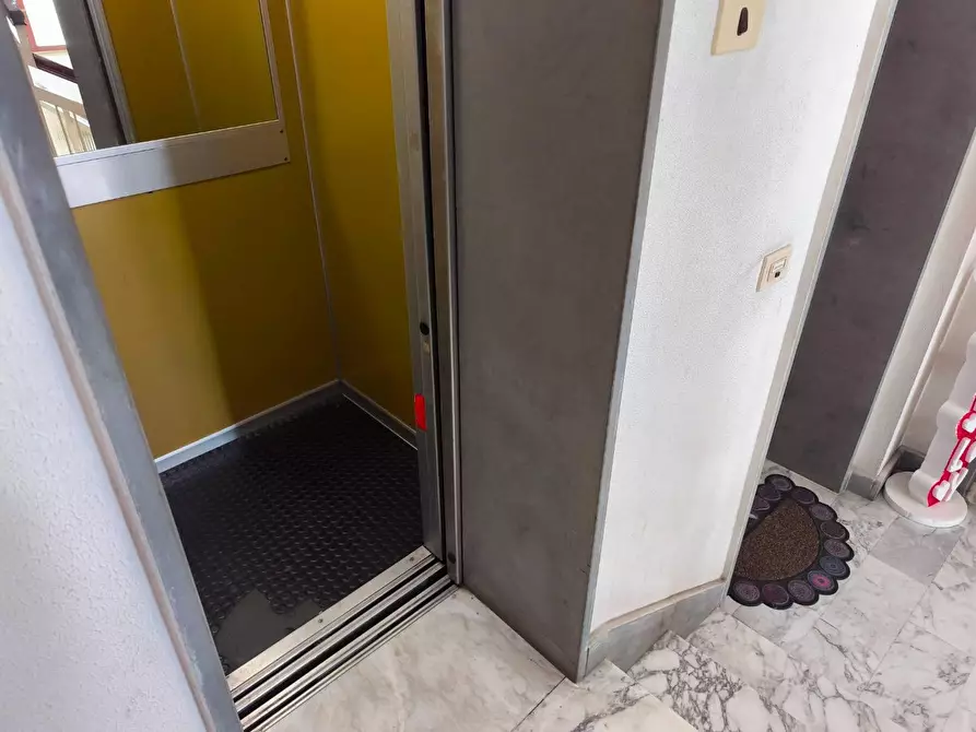 Immagine 6 di Appartamento in vendita  in CORSO umberto I a Avellino