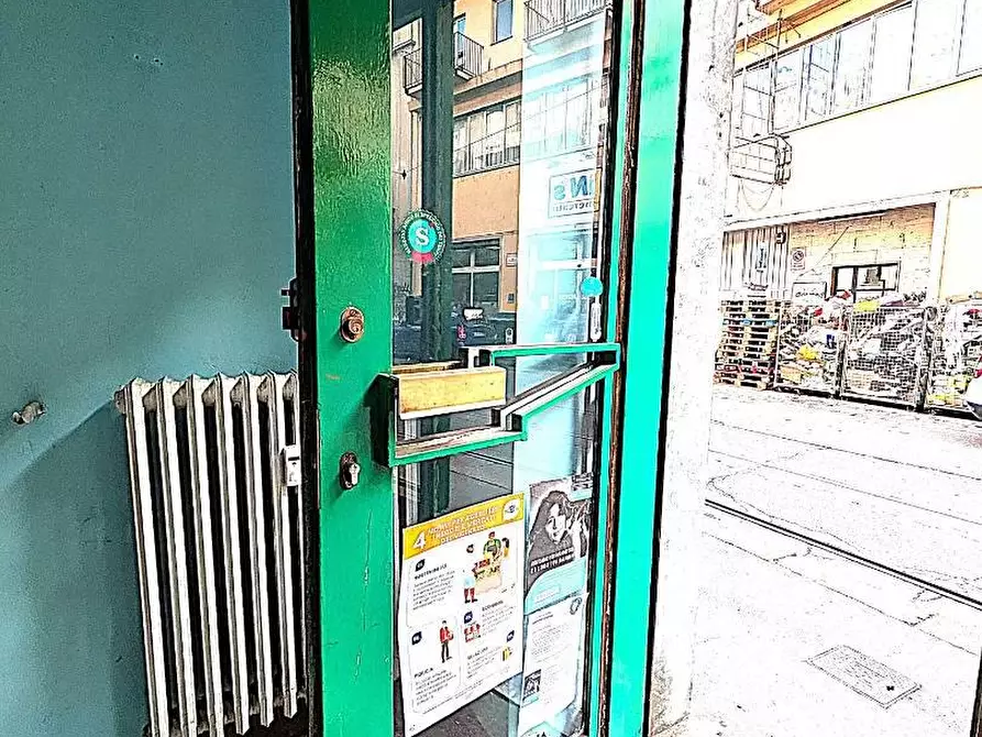 Immagine 12 di Locale commerciale in affitto  in VIA vanchiglia 45 a Torino