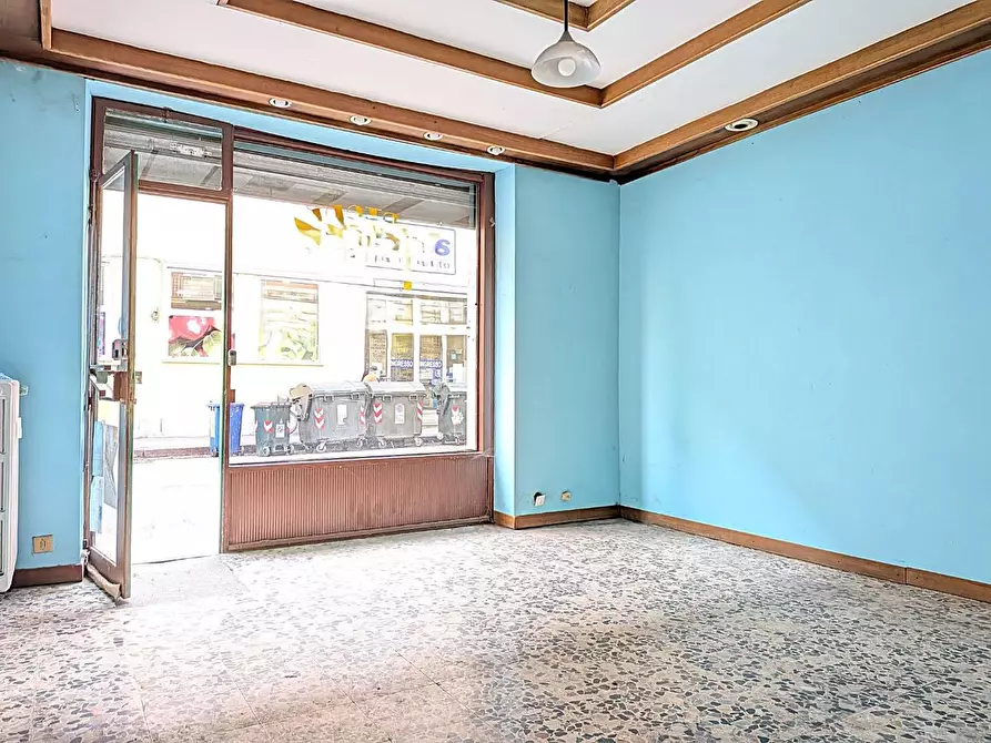 Immagine 1 di Locale commerciale in affitto  in VIA vanchiglia 45 a Torino