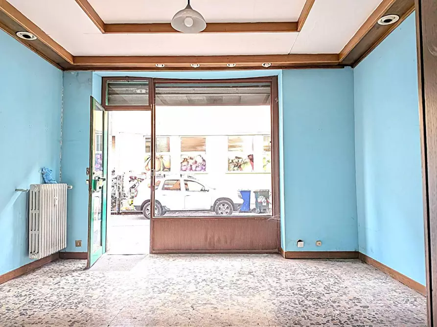 Immagine 3 di Locale commerciale in affitto  in VIA vanchiglia 45 a Torino