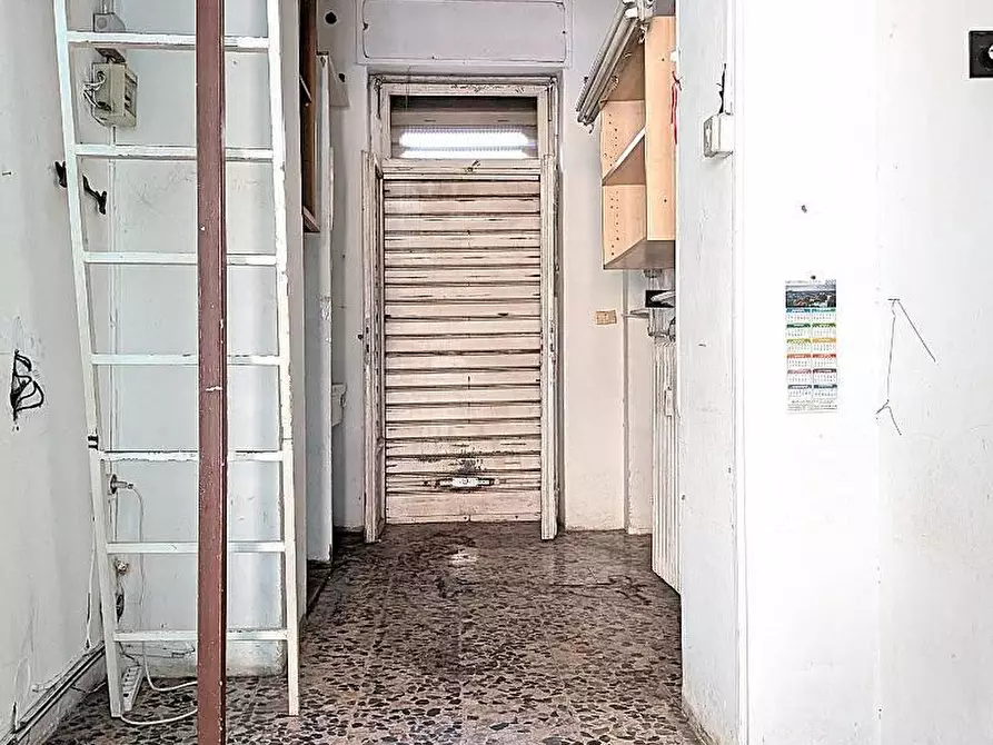 Immagine 5 di Locale commerciale in affitto  in VIA vanchiglia 45 a Torino