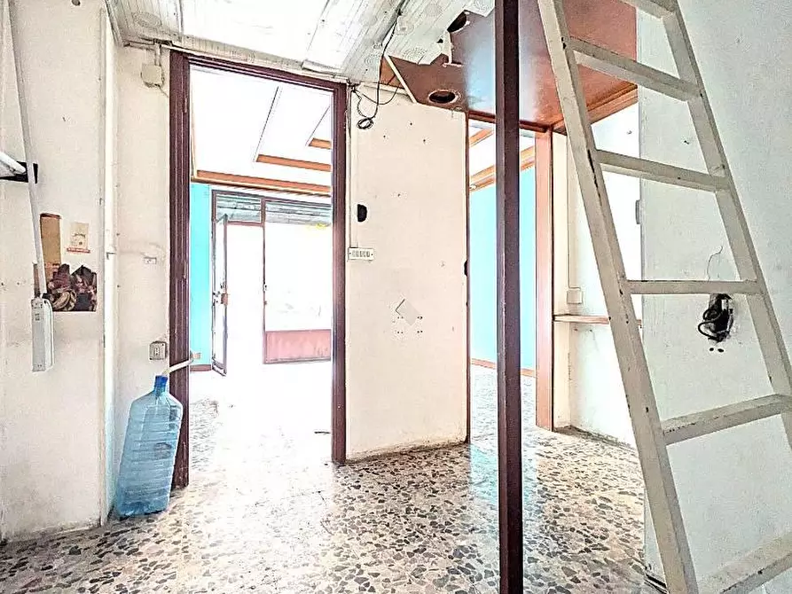 Immagine 6 di Locale commerciale in affitto  in VIA vanchiglia 45 a Torino