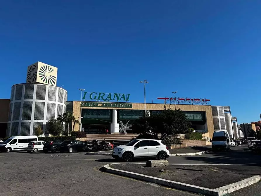 Immagine 7 di Locale commerciale in vendita  in VIA rigamonti 100 a Roma