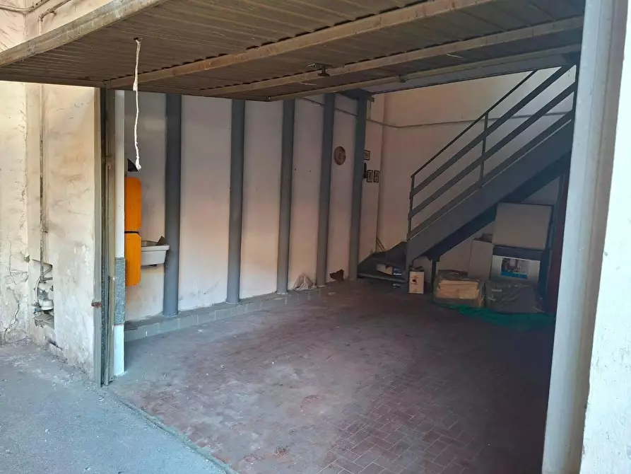 Immagine 4 di Box auto in vendita  in VIA roma a Torre Annunziata