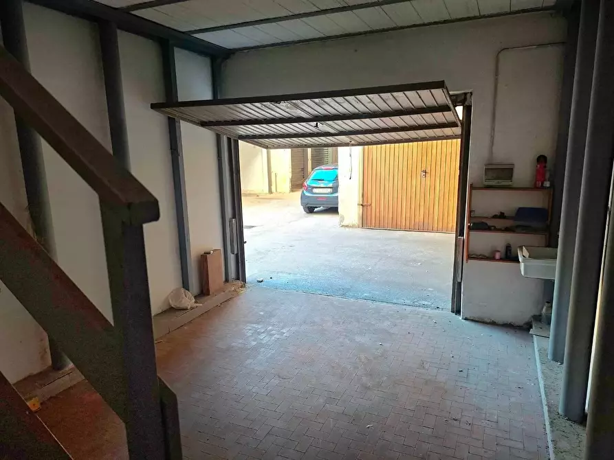 Immagine 6 di Box auto in vendita  in VIA roma a Torre Annunziata