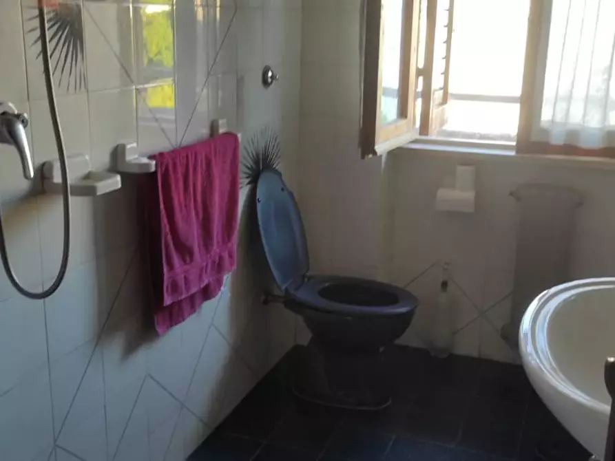 Immagine 12 di Villa in vendita  in VIA tevere a Anzio