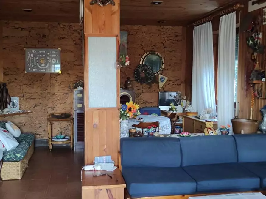 Immagine 21 di Villa in vendita  in VIA tevere a Anzio