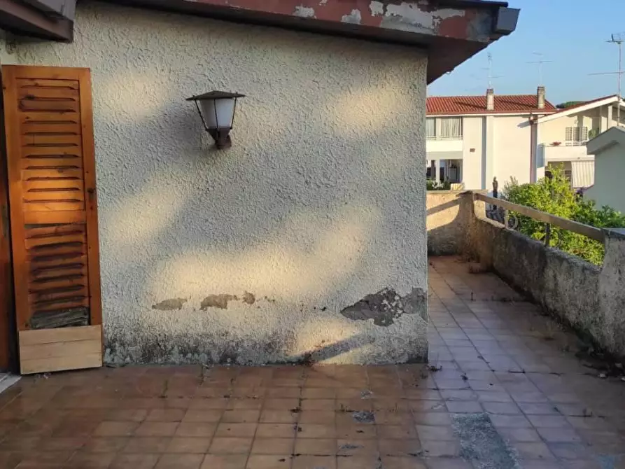 Immagine 22 di Villa in vendita  in VIA tevere a Anzio