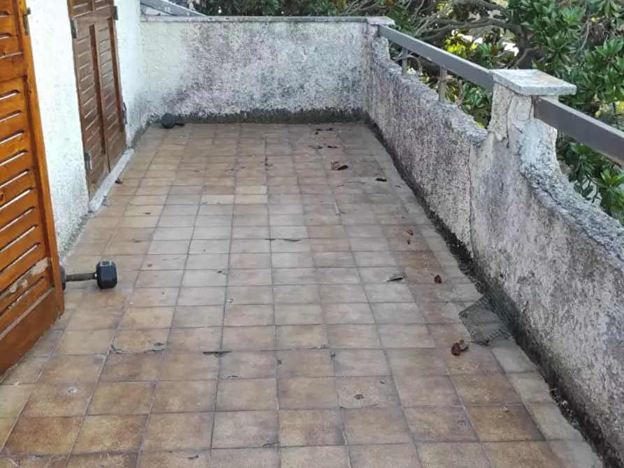 Immagine 23 di Villa in vendita  in VIA tevere a Anzio