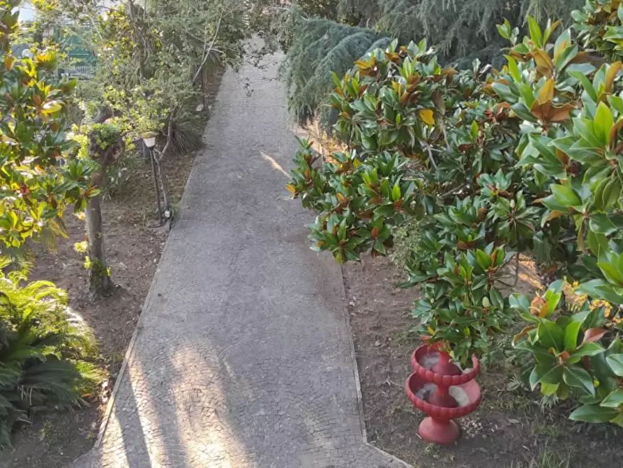 Immagine 25 di Villa in vendita  in VIA tevere a Anzio