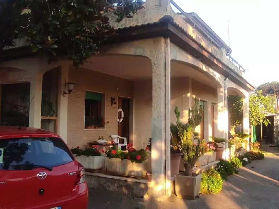 Immagine 2 di Villa in vendita  in VIA tevere a Anzio