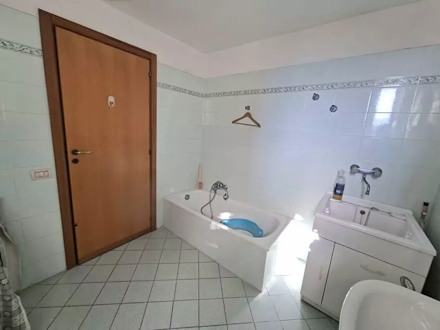 Immagine 8 di Appartamento in vendita  in VIA vittorio  veneto a Torre Annunziata