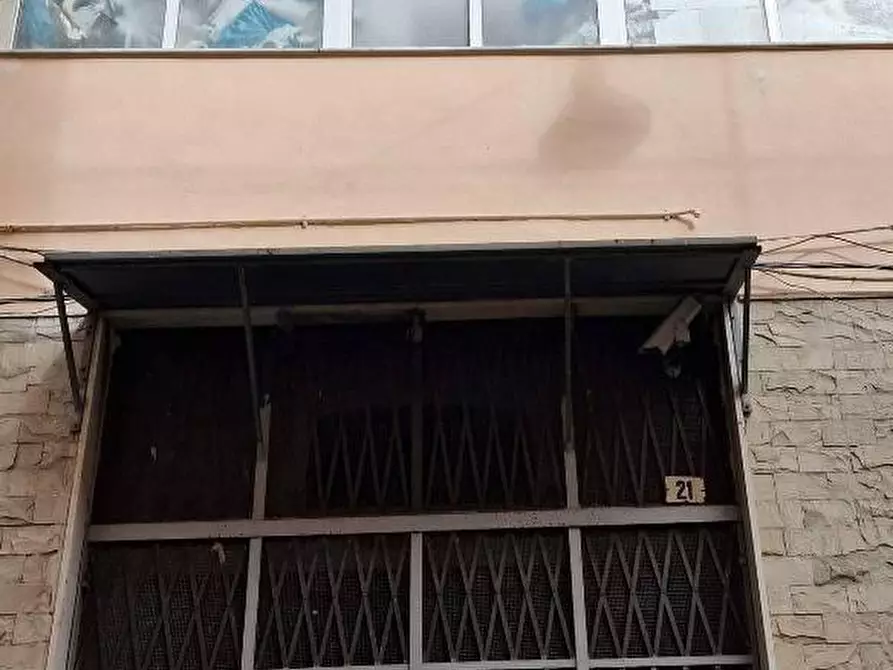 Immagine 2 di Locale commerciale in vendita  in vittorio emanuele a Torre Annunziata