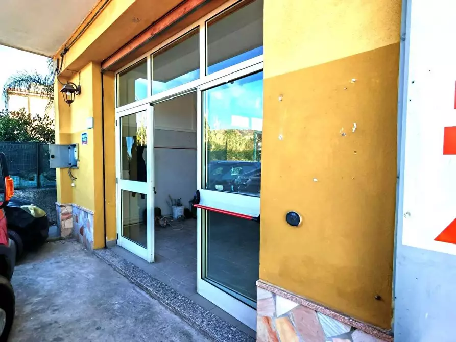 Immagine 3 di Locale commerciale in affitto  in VIA della vittoria 83 a Lamezia Terme