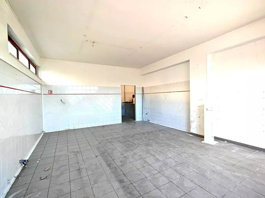 Immagine 5 di Locale commerciale in affitto  in VIA della vittoria 83 a Lamezia Terme