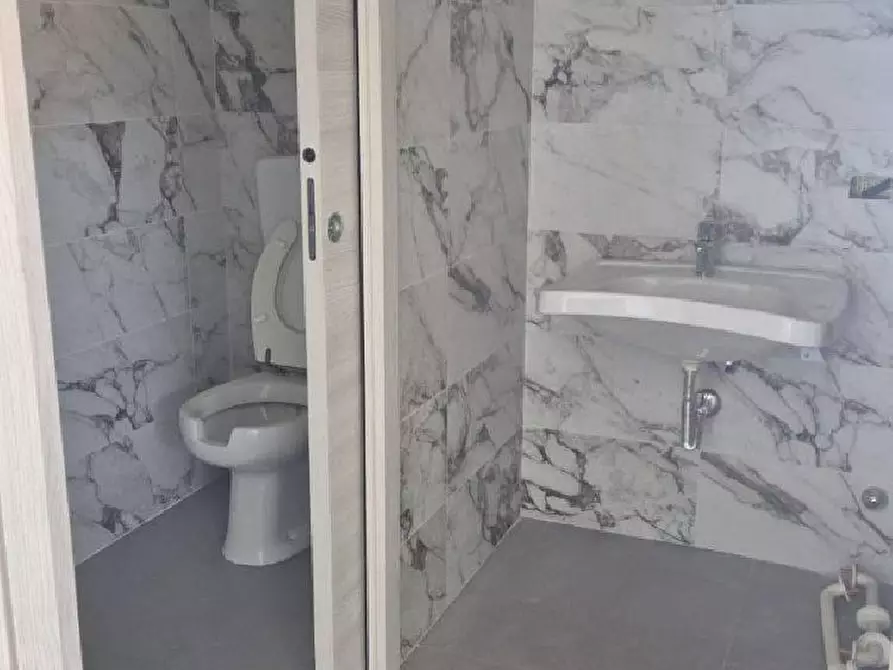 Immagine 12 di Locale commerciale in affitto  in VIA della vittoria 83 a Lamezia Terme