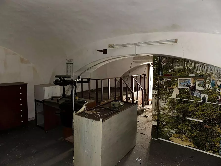 Immagine 4 di Magazzino in vendita  a Torre Annunziata