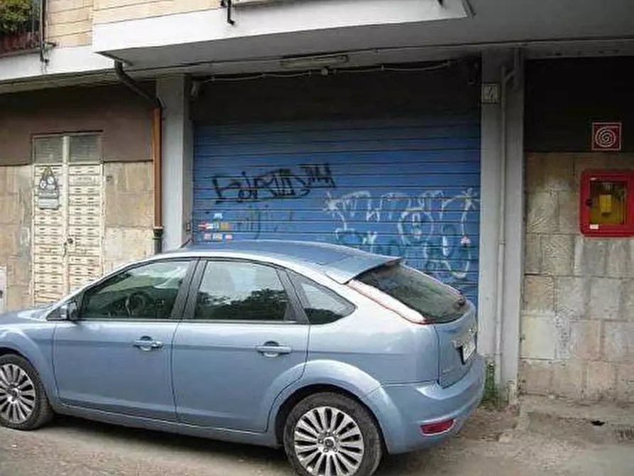 Immagine 1 di Locale commerciale in vendita  in VIA pian due torri 4 a Roma