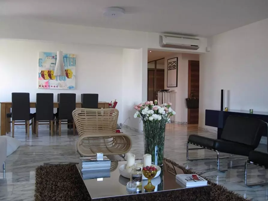 Immagine 4 di Appartamento in vendita  in VIA pietro mascagni a Roma