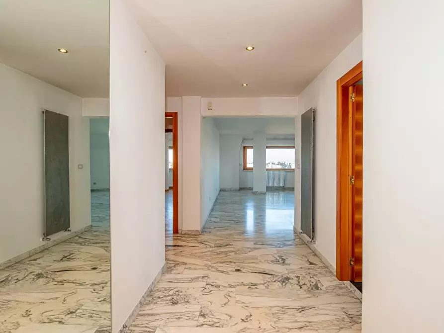 Immagine 5 di Appartamento in vendita  in VIA pietro mascagni a Roma