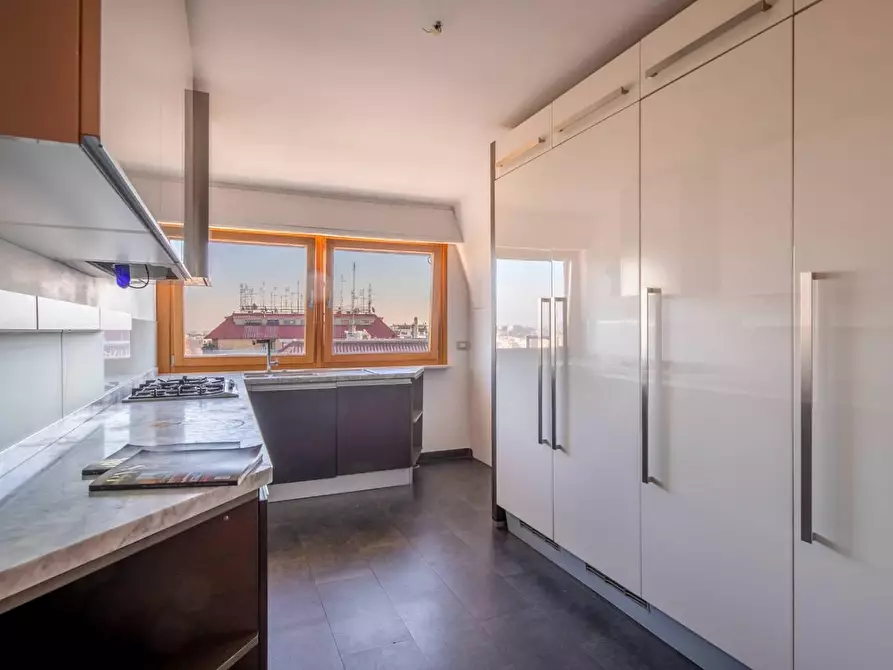 Immagine 7 di Appartamento in vendita  in VIA pietro mascagni a Roma