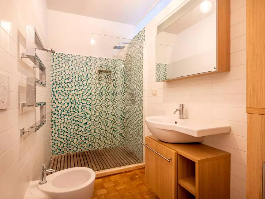 Immagine 9 di Appartamento in vendita  in VIA pietro mascagni a Roma