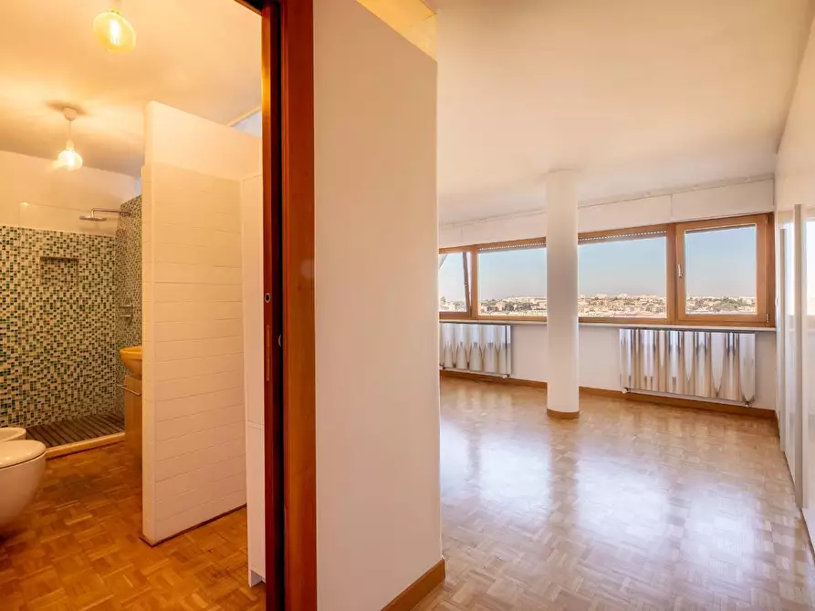 Immagine 2 di Appartamento in vendita  in VIA pietro mascagni a Roma