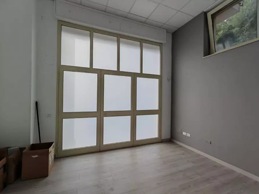 Immagine 13 di Locale commerciale in affitto  in VIA canne a Pianopoli