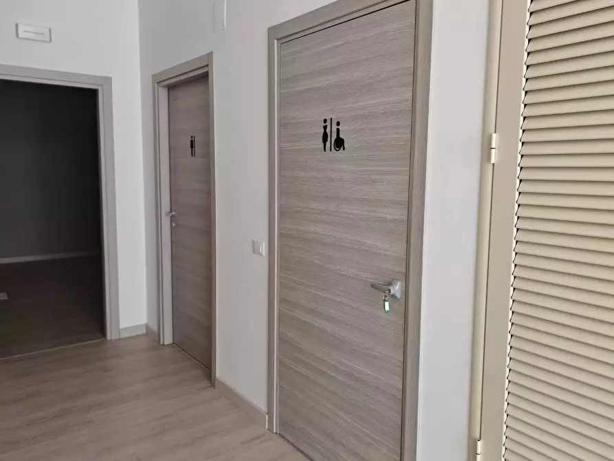 Immagine 14 di Locale commerciale in affitto  in VIA canne a Pianopoli