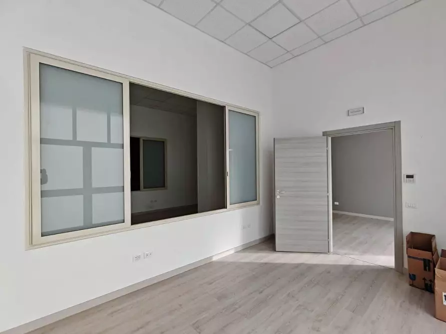 Immagine 15 di Locale commerciale in affitto  in VIA canne a Pianopoli