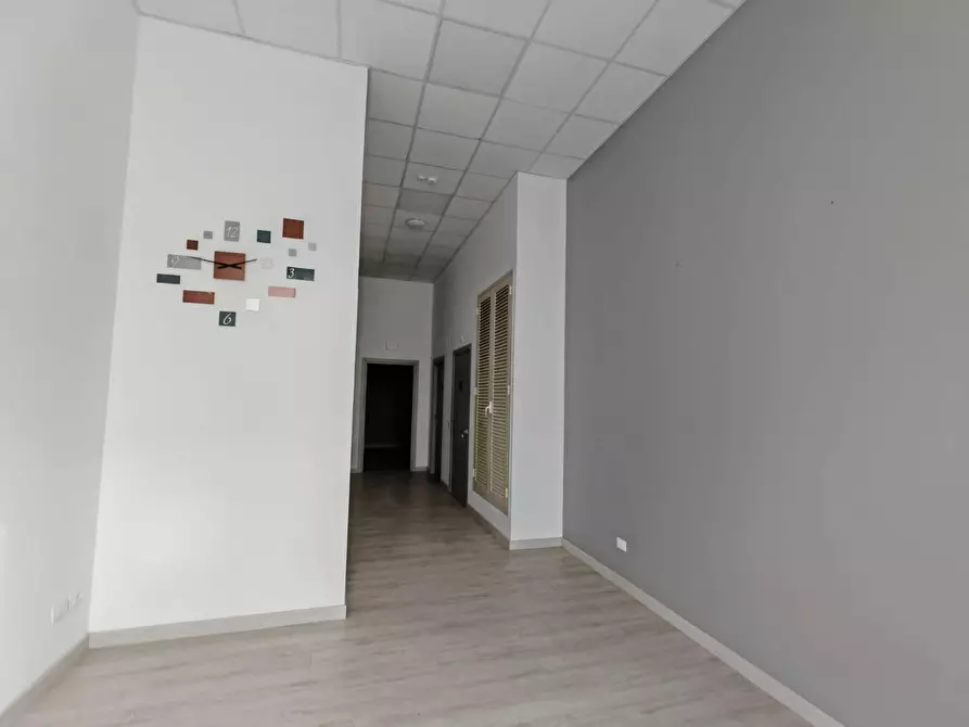 Immagine 16 di Locale commerciale in affitto  in VIA canne a Pianopoli
