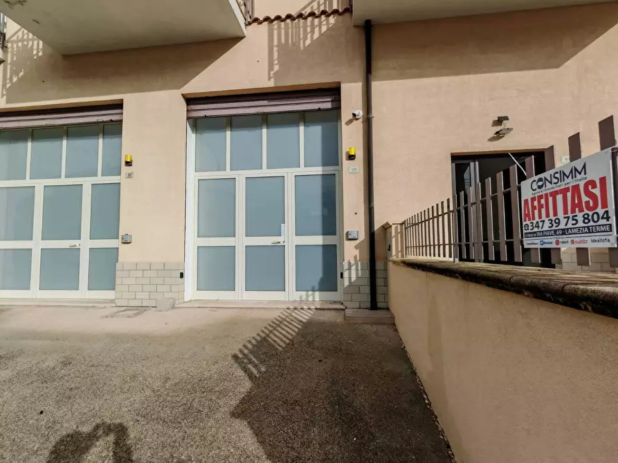 Immagine 3 di Locale commerciale in affitto  in VIA canne a Pianopoli