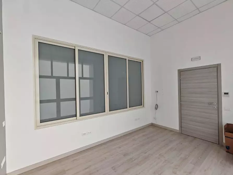 Immagine 4 di Locale commerciale in affitto  in VIA canne a Pianopoli