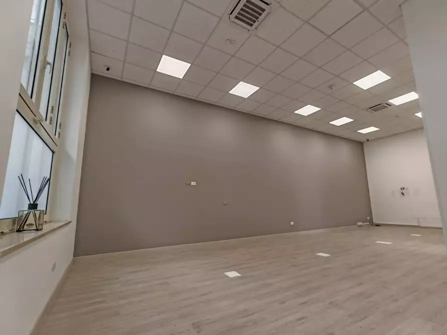 Immagine 8 di Locale commerciale in affitto  in VIA canne a Pianopoli