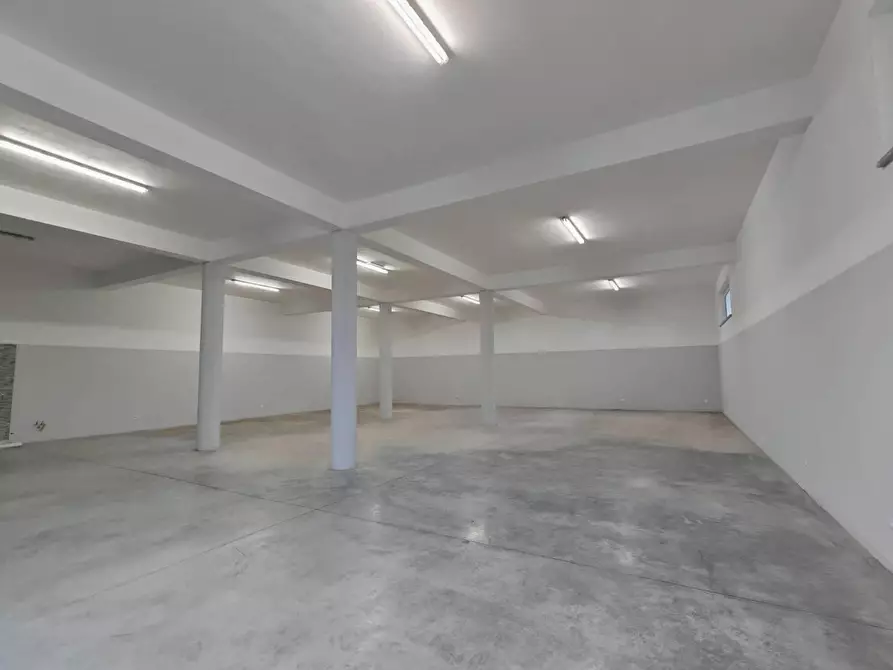 Immagine 2 di Magazzino in affitto  in VIA g. murat a Lamezia Terme
