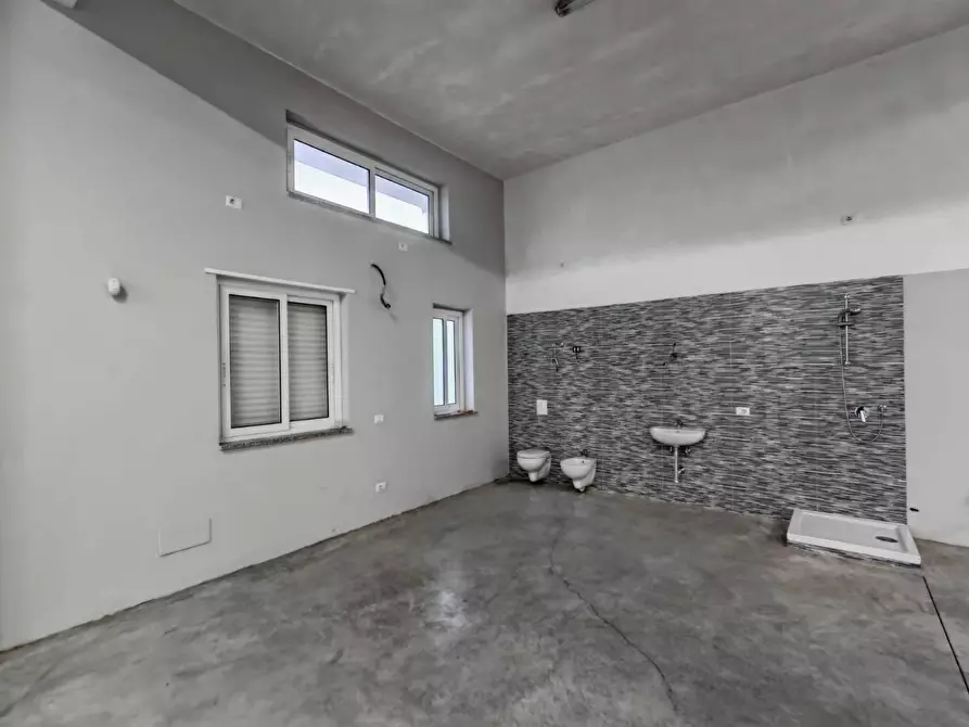 Immagine 4 di Magazzino in affitto  in VIA g. murat a Lamezia Terme